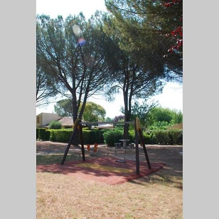 Mazet Dans Residence Avec Piscine Bagnols en Foret Bagian luar foto