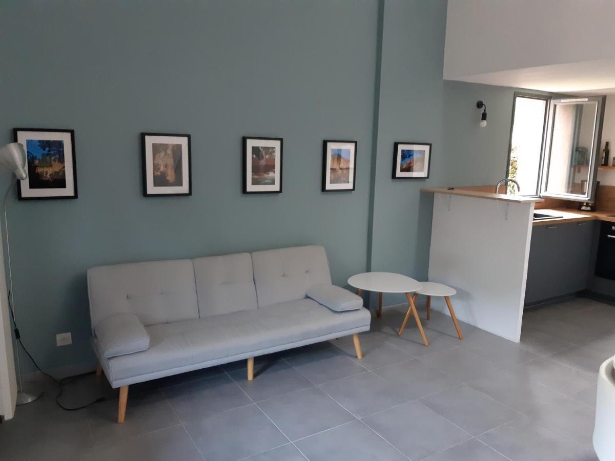 Mazet Dans Residence Avec Piscine Bagnols en Foret Bagian luar foto