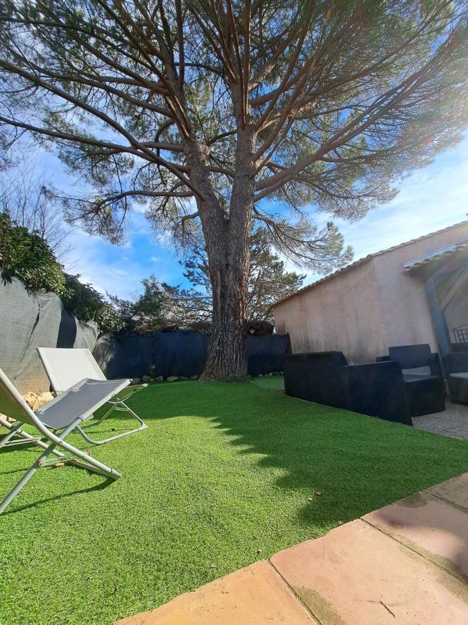 Mazet Dans Residence Avec Piscine Bagnols en Foret Bagian luar foto